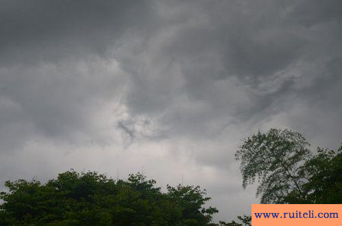 山雨欲来风满楼什么意思(山雨欲来风满楼什么意思表达了什么)